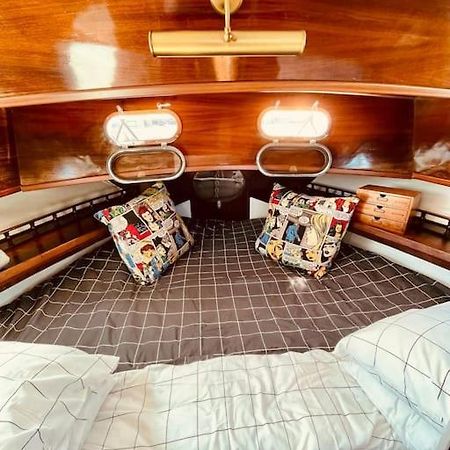 Vintage Classic 70S Boat! Hotell Sant Adria de Besos Eksteriør bilde