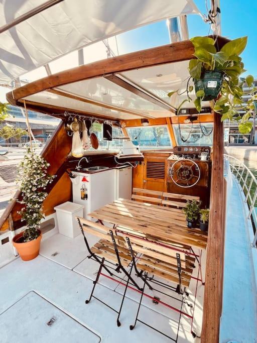 Vintage Classic 70S Boat! Hotell Sant Adria de Besos Eksteriør bilde
