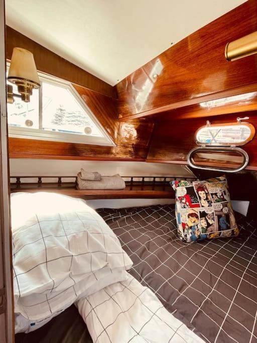 Vintage Classic 70S Boat! Hotell Sant Adria de Besos Eksteriør bilde