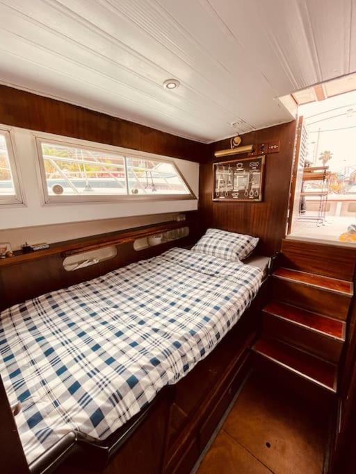 Vintage Classic 70S Boat! Hotell Sant Adria de Besos Eksteriør bilde