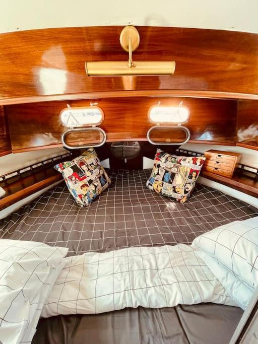 Vintage Classic 70S Boat! Hotell Sant Adria de Besos Eksteriør bilde