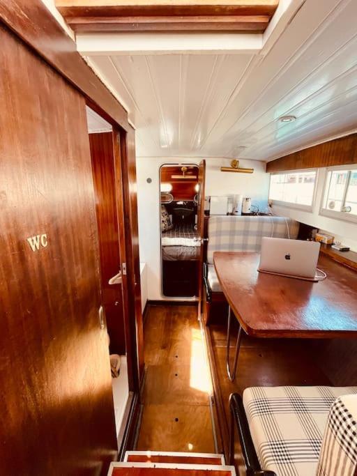 Vintage Classic 70S Boat! Hotell Sant Adria de Besos Eksteriør bilde